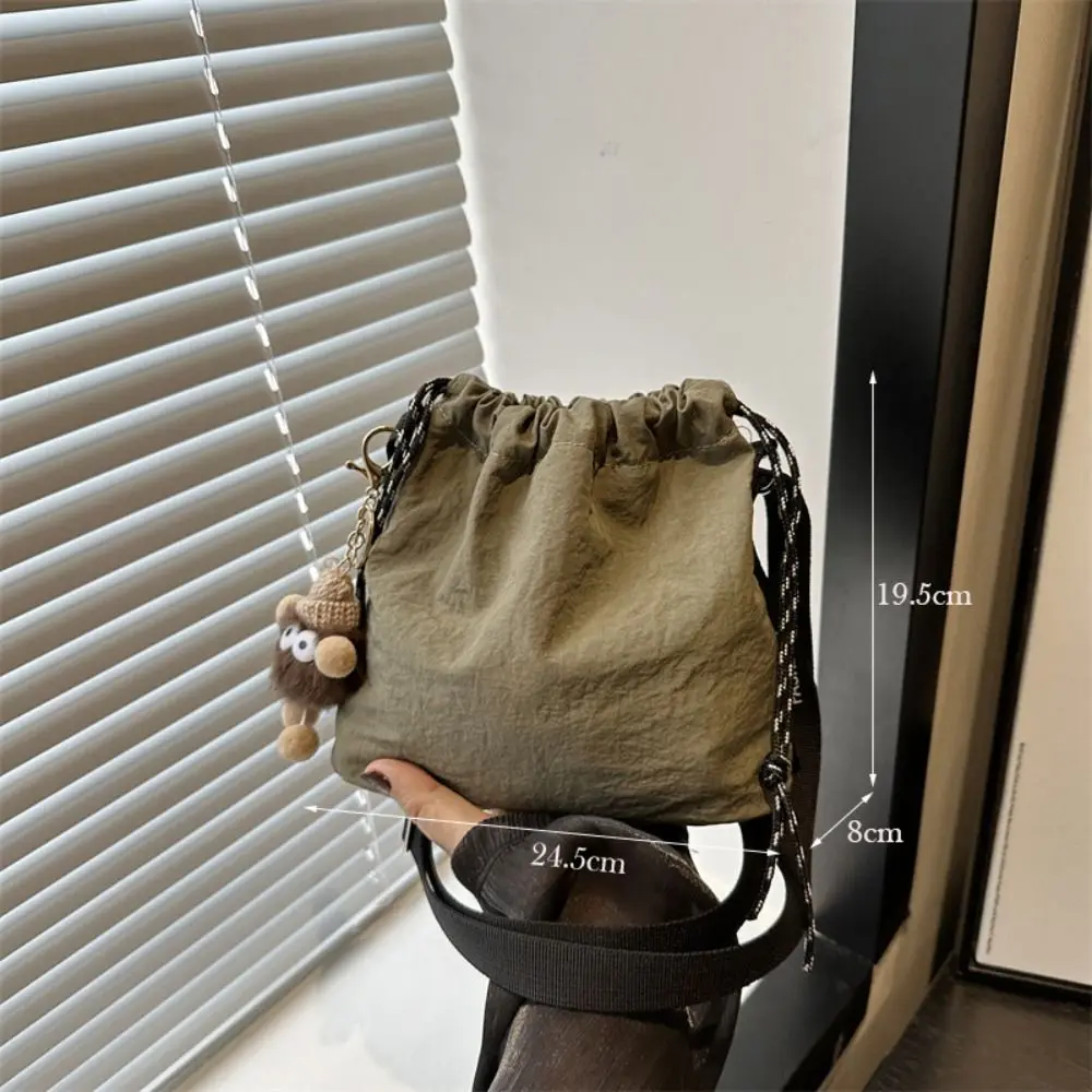 Bolso tipo cubo en negro