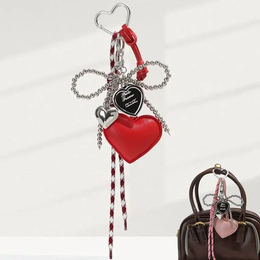 Llavero artesanal con colgante corazón y borla para bolso - imagen 2
