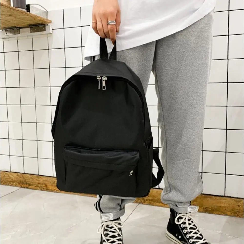 Mochila abierta con espacio de uso