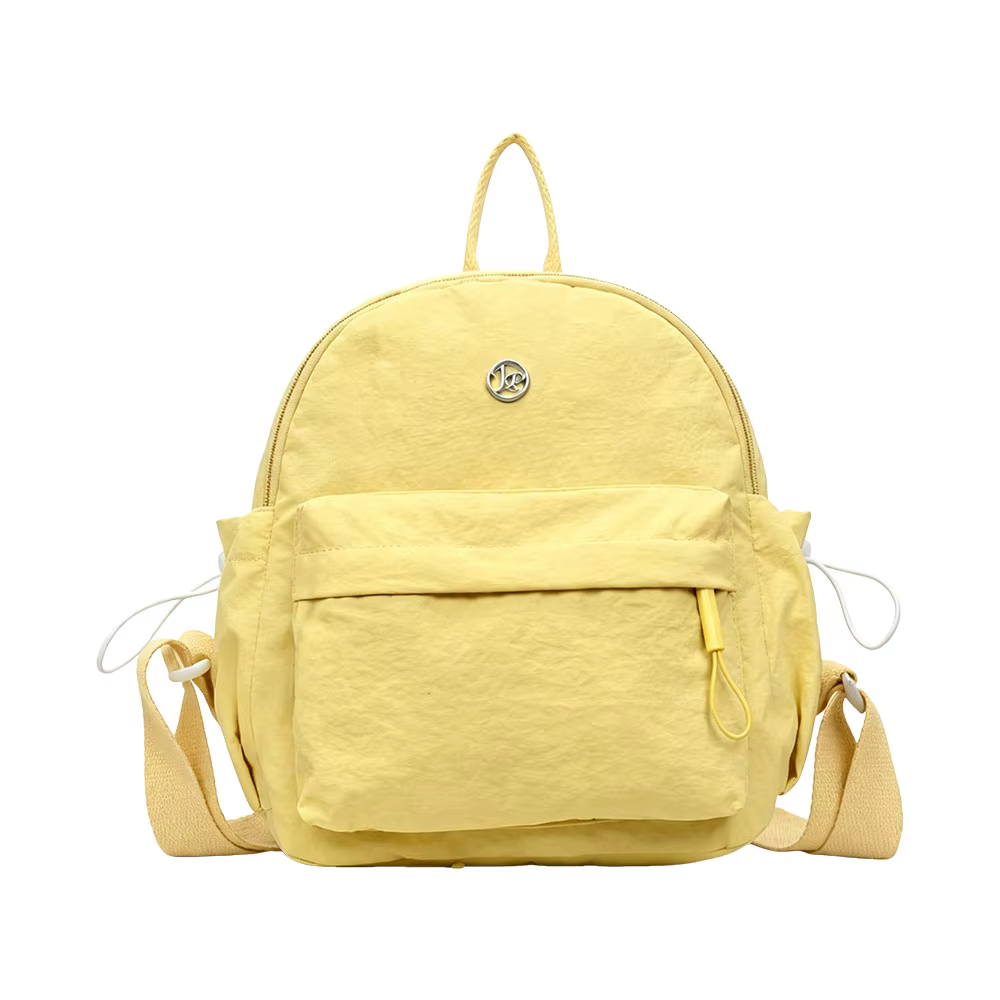 Mochila usada en contexto de viaje
