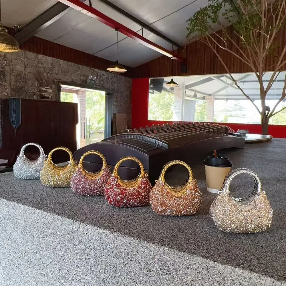Bolso mini con pedrería de acrílico brillante, diseño compacto - imagen 4