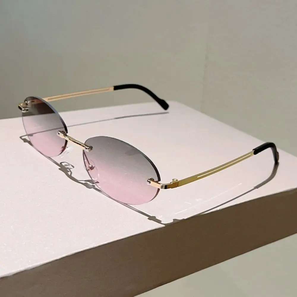 Detalle del estilo clásico y acabado de las lentes