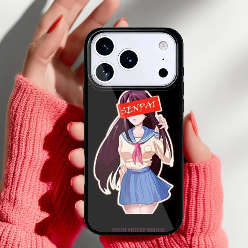Funda de teléfono con personaje anime en tonos rosados y blancos