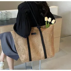 Bolso tote de paja tejido a mano con doble asa y ribete