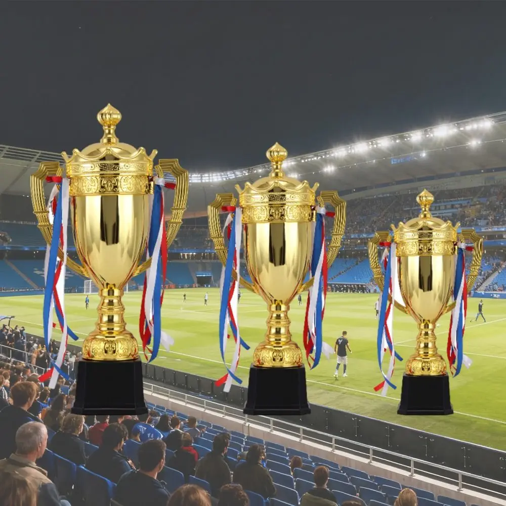 Trofeo futbol dorado de metal, corona en copa de plástico - imagen 5