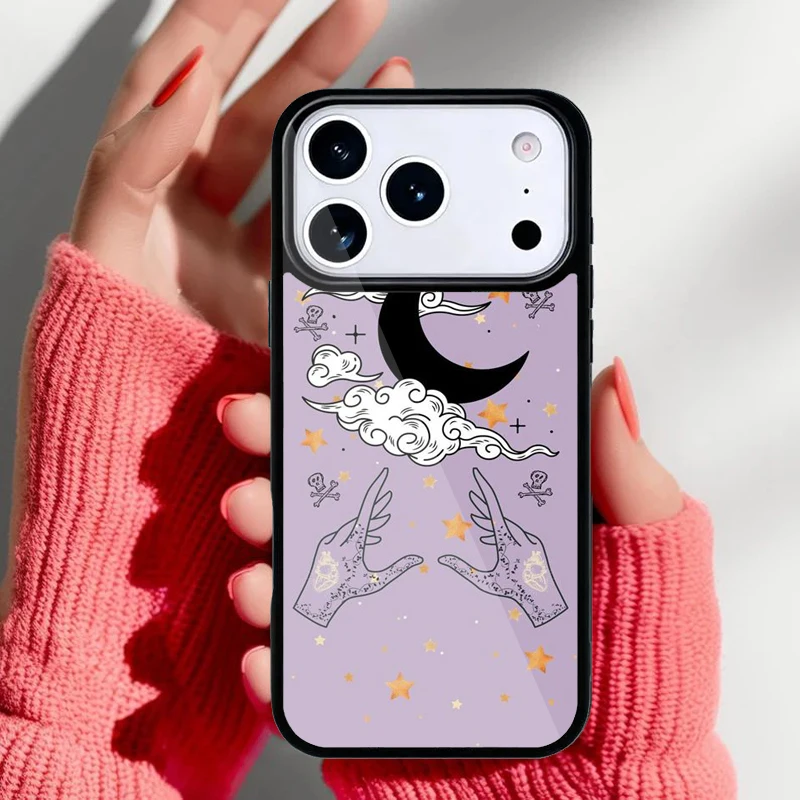 Detalle del diseño de luna y tarot