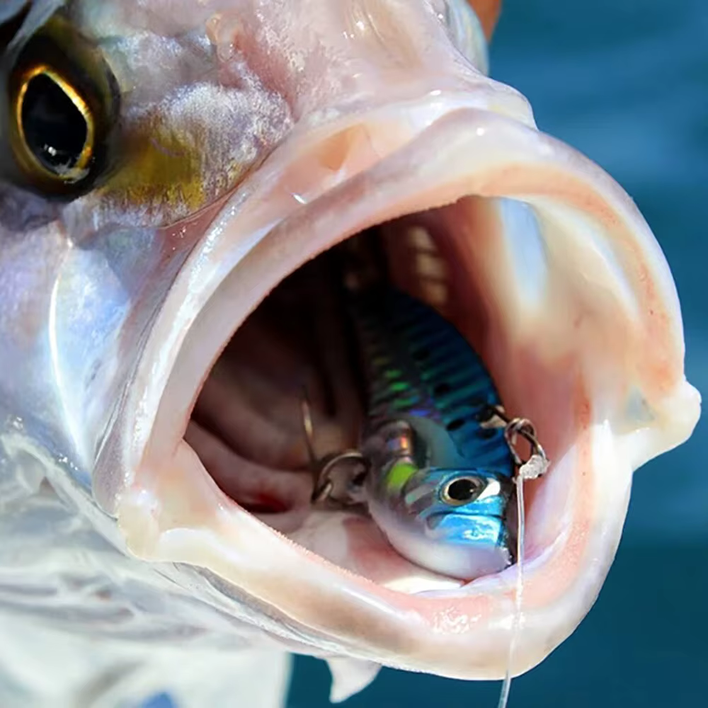 Spinnerbait metálico vibratorio con anzuelos triples para pesca - imagen 3