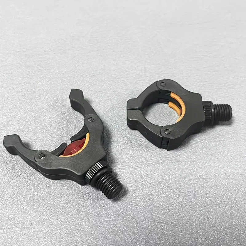 Los dos soportes del pack juntos, mostrando el acabado en negro y el tamaño compacto