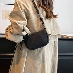 Bolso Cruzado Retro de Gamuza para Mujer – Diseño Sencillo y Ajustable