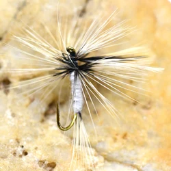 Anzuelo Mosca Seca #10 Dun – Para pesca de trucha