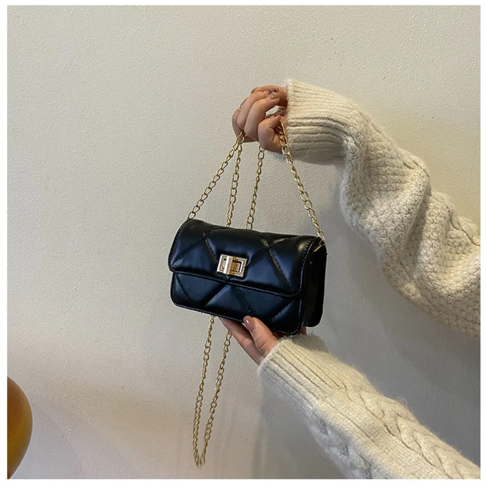 Bolso bandolera cuadrado liso con cadena metálica y PU