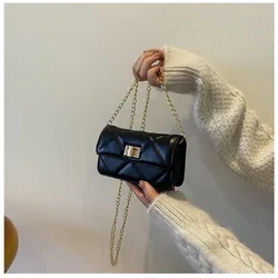 Bolso bandolera cuadrado liso con cadena metálica y PU