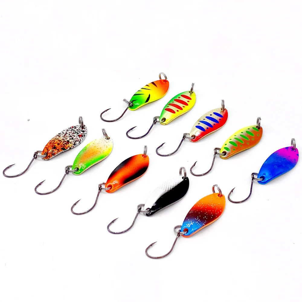 Cucharilla metálica con anzuelo simple lentejuelas brillantes