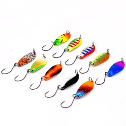 Cucharilla metálica con anzuelo simple lentejuelas brillantes