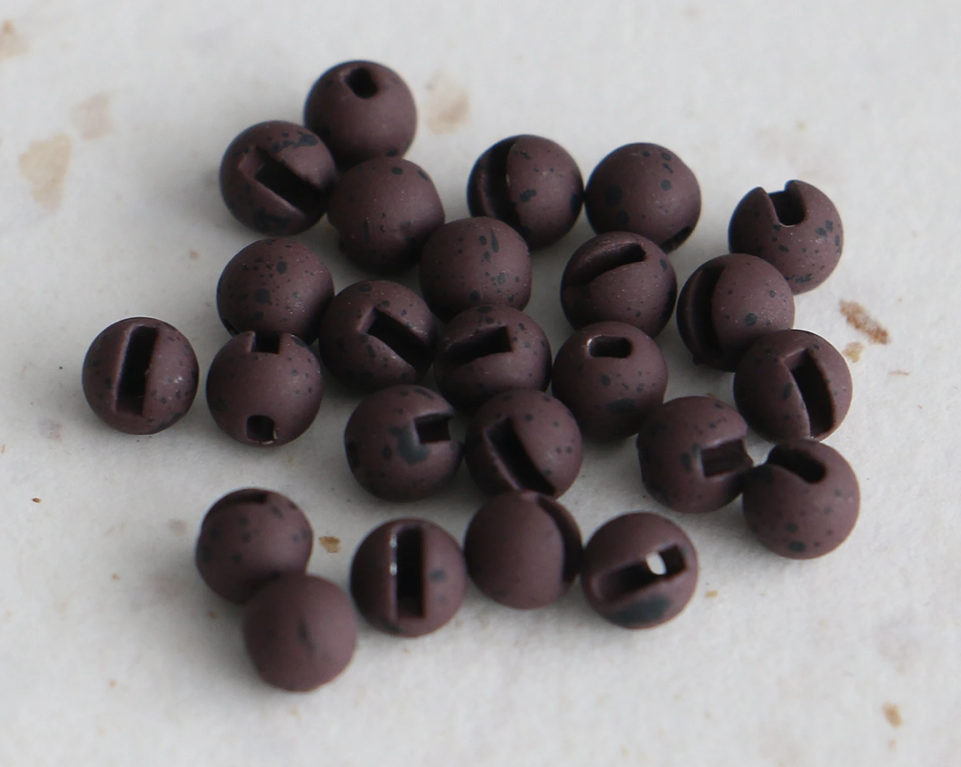 Cuentas ranuradas de tungsteno para atado de moscas en colores - imagen 3