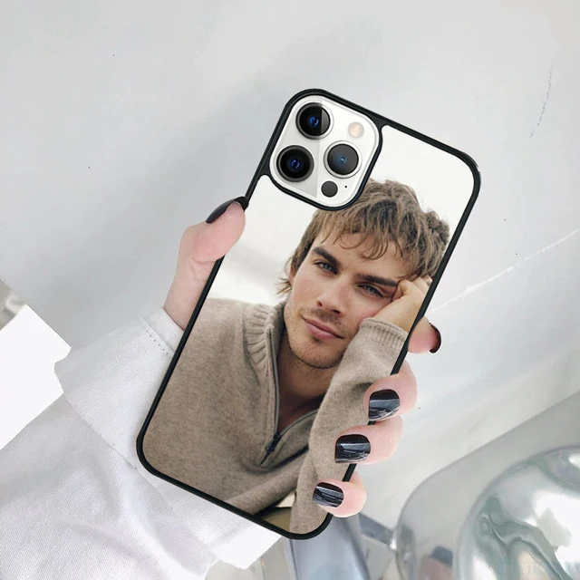 Funda con diseño para iPhone listando para uso