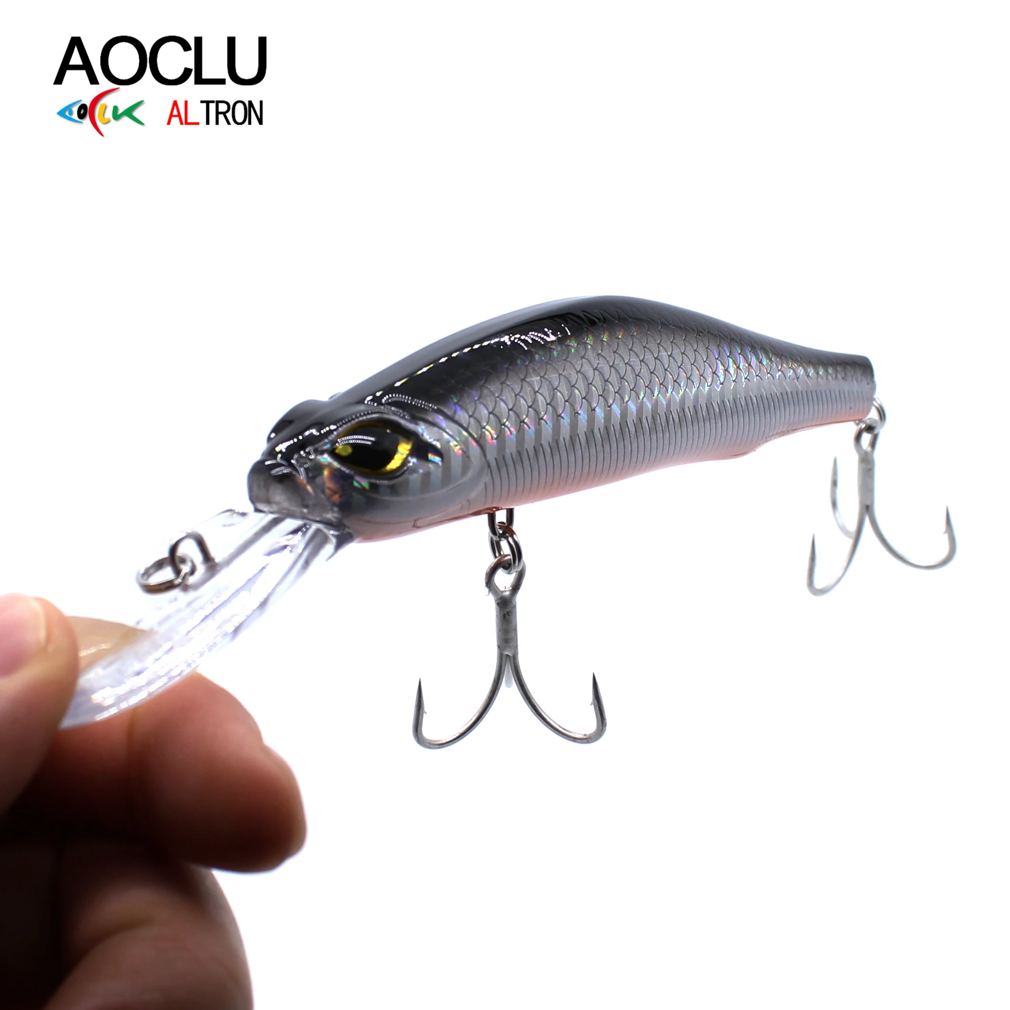Señuelo AOCLU en mano para apreciar su tamaño de 150 mm