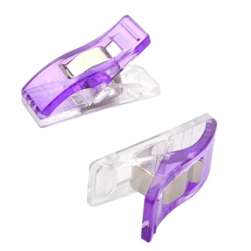 Detalle de clips para fijar telas
