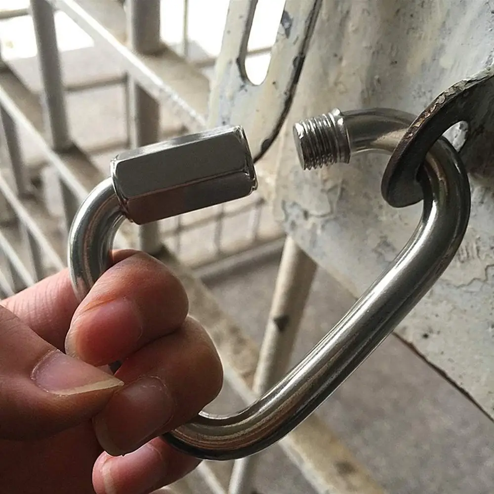 Un bloqueo de carabinador de metal