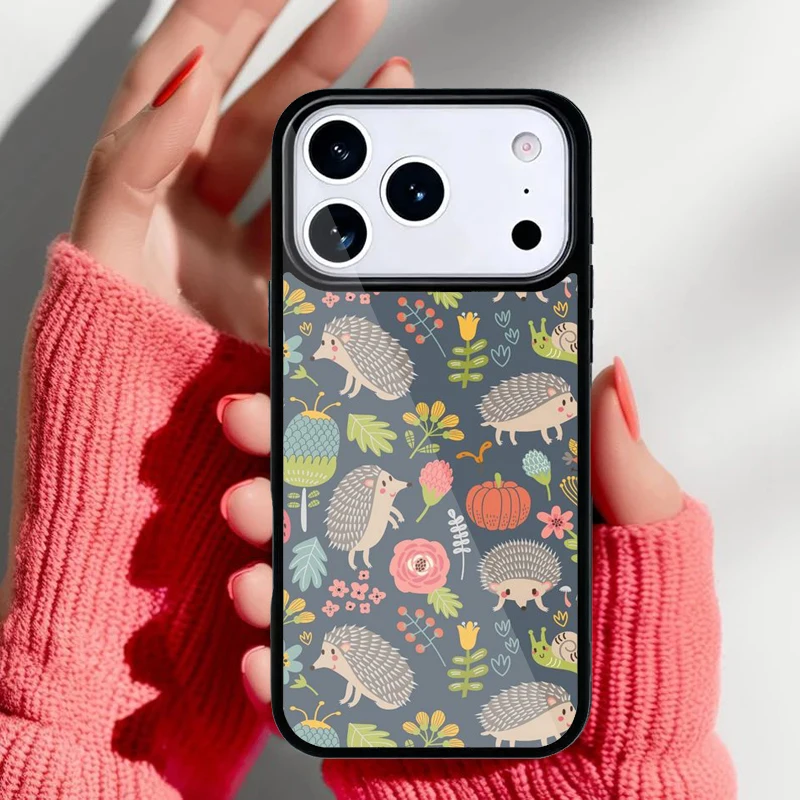 Funda Kawaii con diseño de erizo y corazón para iPhone