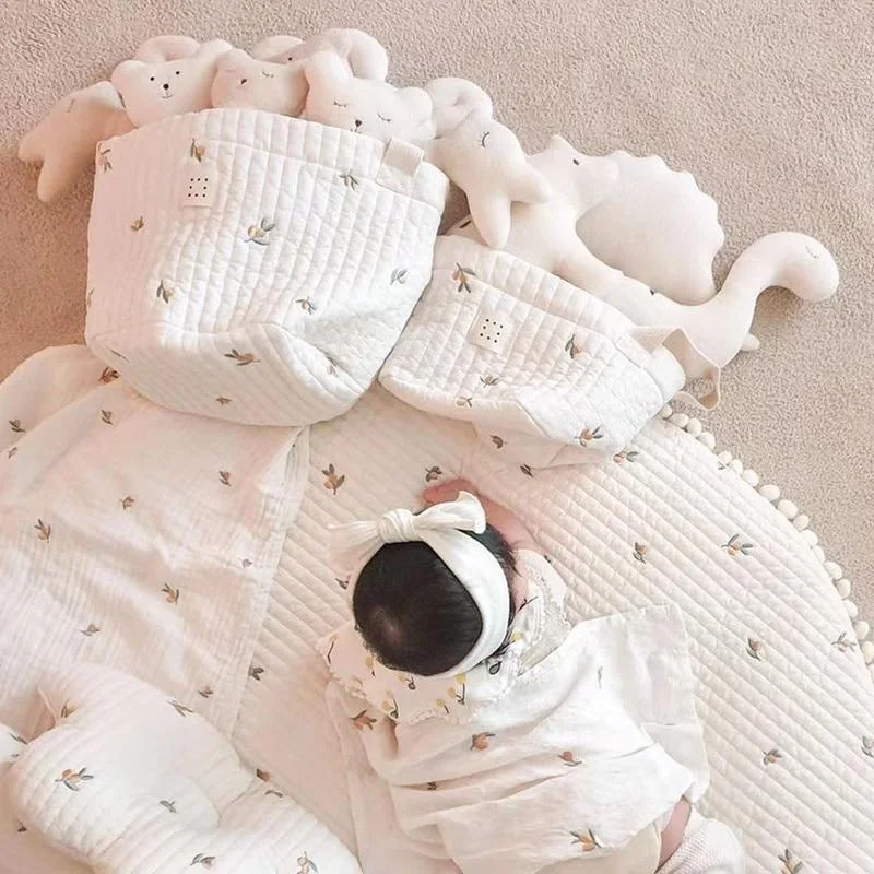 Bolsa de pañales con oso bordado en tono beige