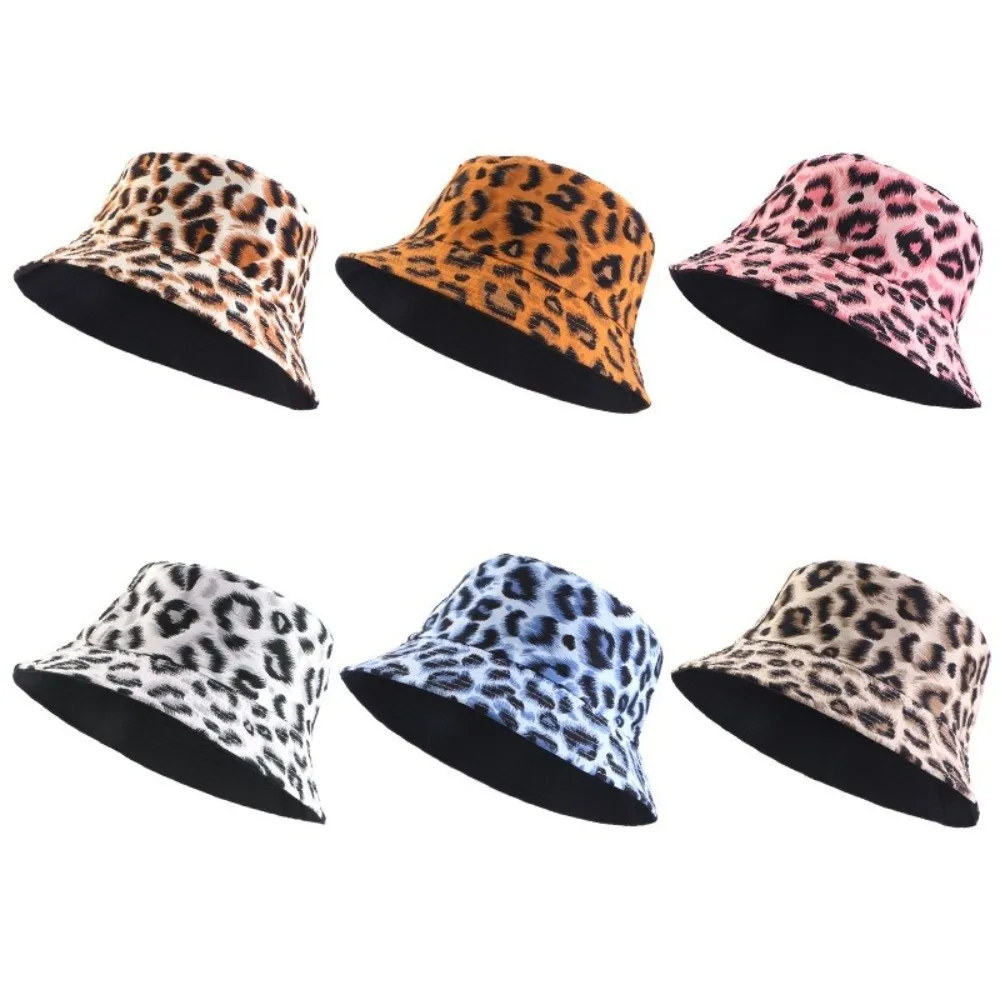 Sombrero de pescador unisex con estampado de leopardo visto de frente