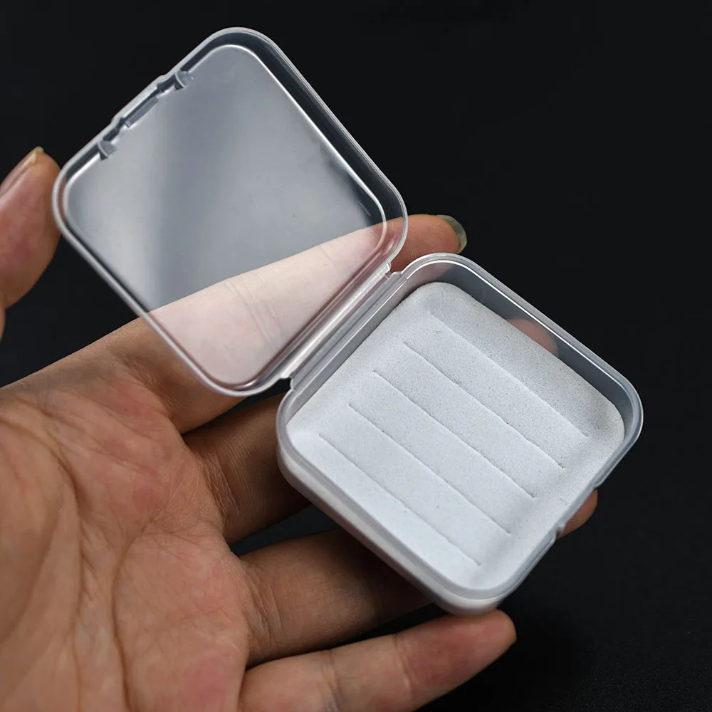Caja para moscas de pesca con mosca transparente con inserto espuma