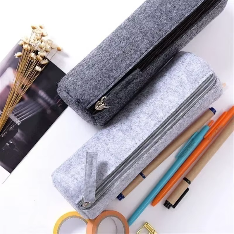 Estuche de Fieltro Retro para Lápices y Bolígrafos – Estampado Vintage con Cremallera - imagen 2