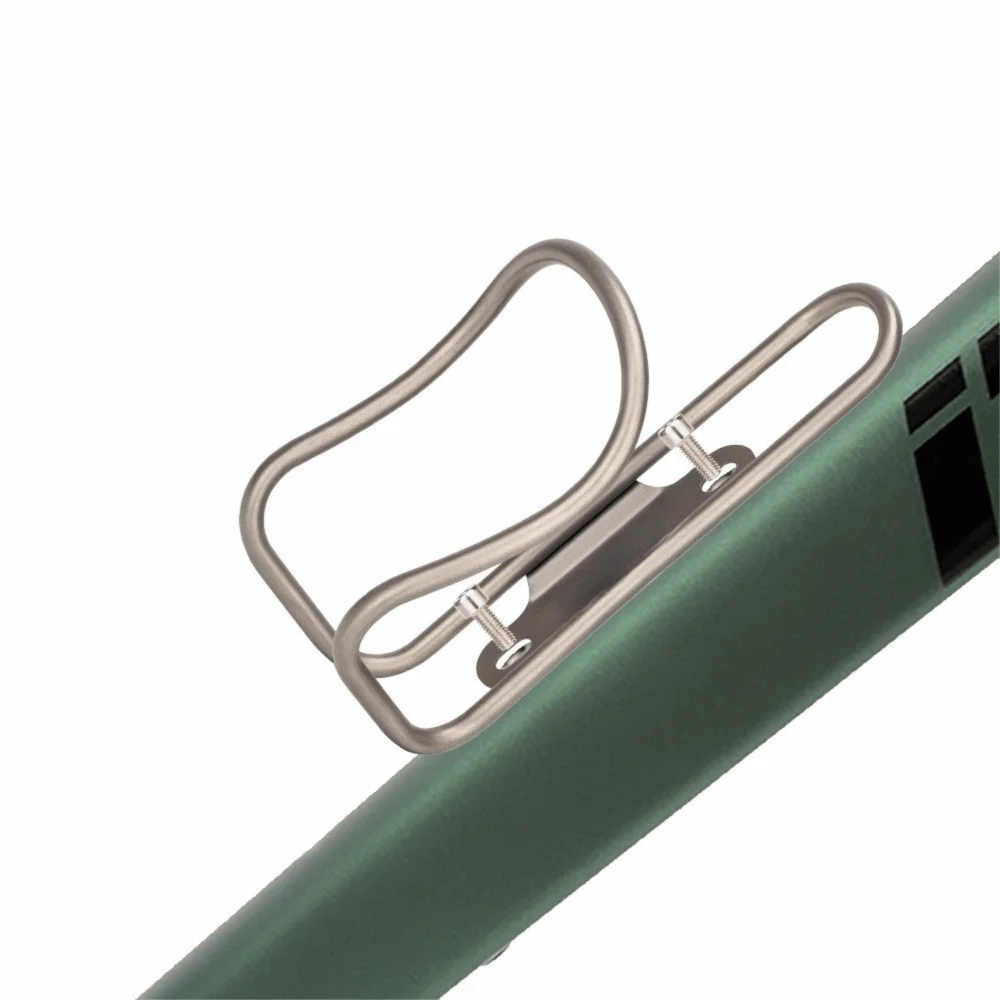 Detalle de los brazos flexibles del portabidón