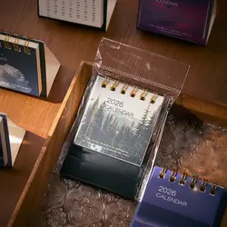 Calendario de escritorio 2026 con lista de tareas y planificador