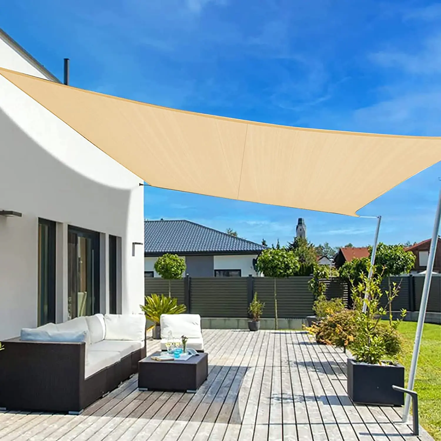 Toldo en exterior con buena tensión
