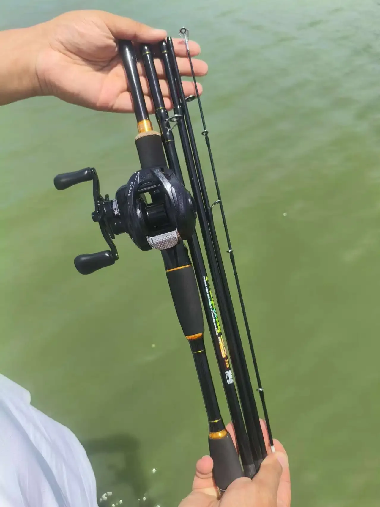 DEUKIO combo baitcasting: caña secciones y carrete para lubina
