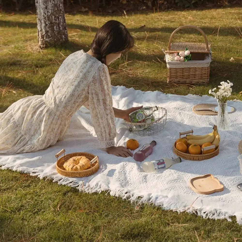 Manta de picnic impermeable con correa de almacenamiento, blanca - imagen 4