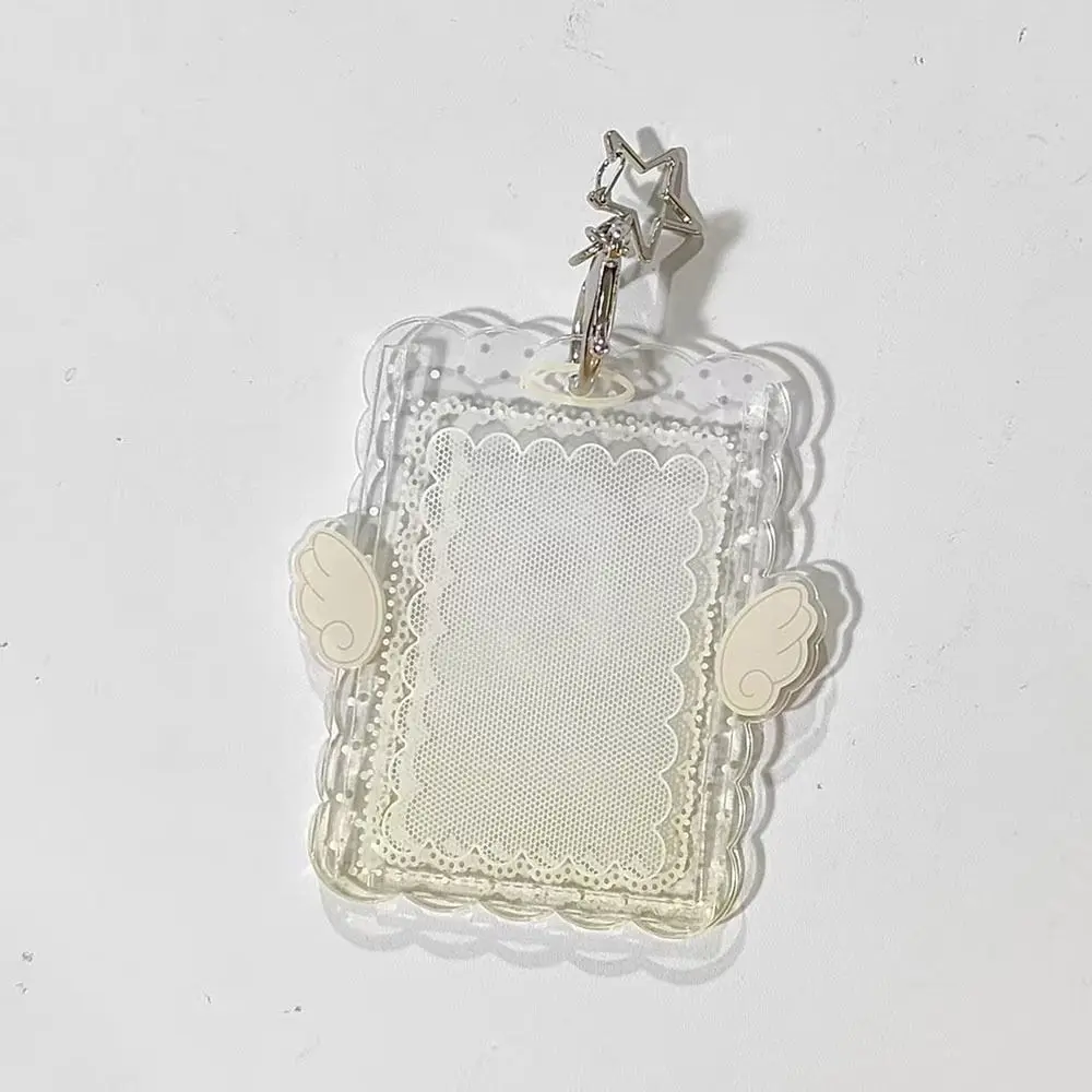 Portatarjetas de metacrilato vintage con cadena y diseño de alas - imagen 3