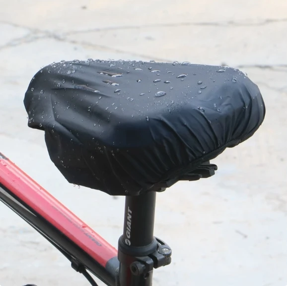 Funda protectora para sillín de bicicleta en uso