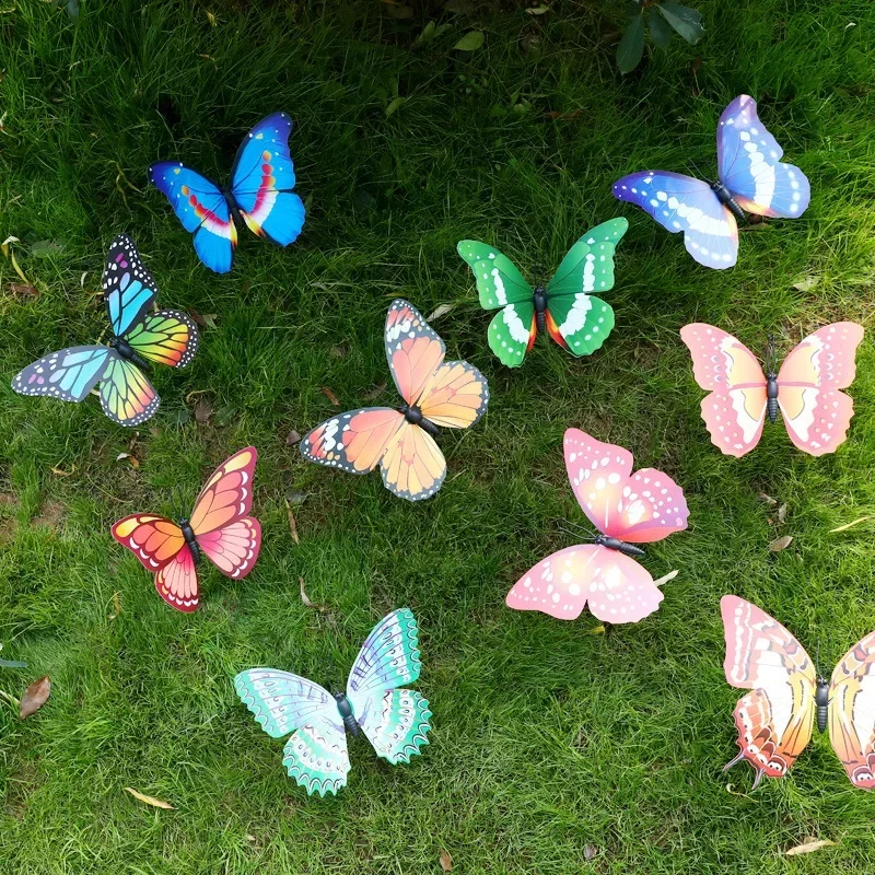 Detalle de mariposas y estacas
