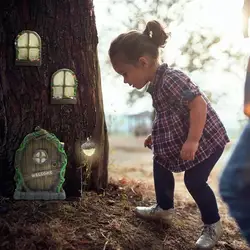 Colgante de elfo en miniatura con puertas y ventanas de gnomos