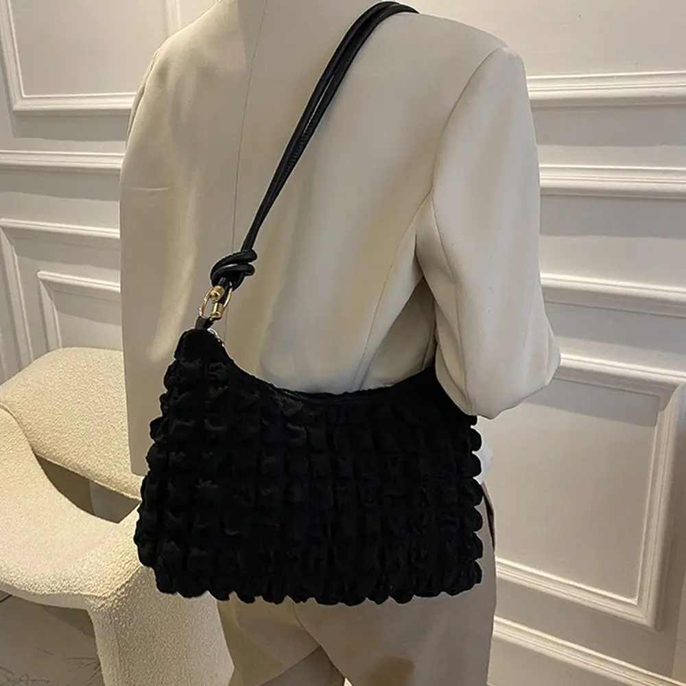 Bolso con dimensiones y forma
