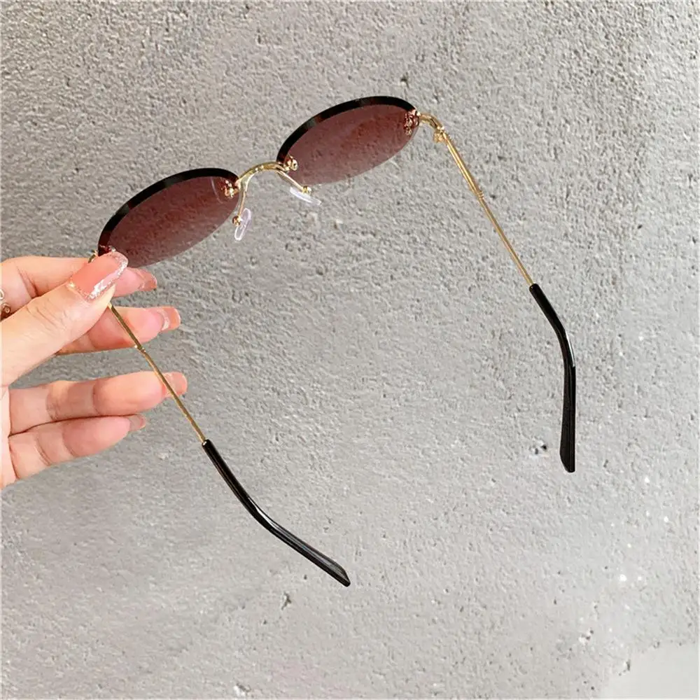 Gafas de sol ovaladas metal vintage UV400 sin montura, lente degradado - imagen 2
