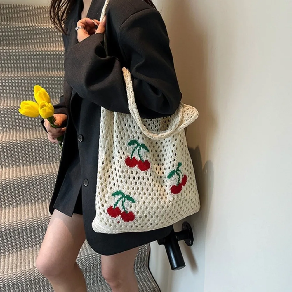 Bandolera de mujer con patrón bordado de cerezas – verano calado - imagen 2