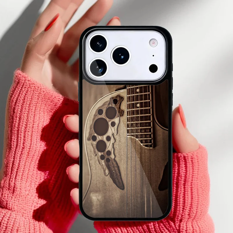 Funda de teléfono con diseño guitarras vintage mostrando detalle frontal