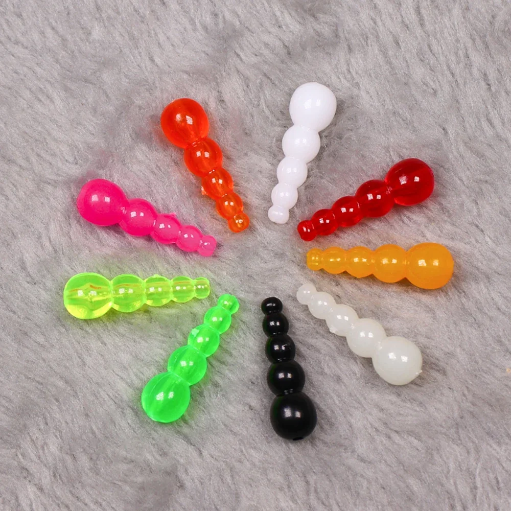 Cuentas de pesca apiladas en 9 colores distintos