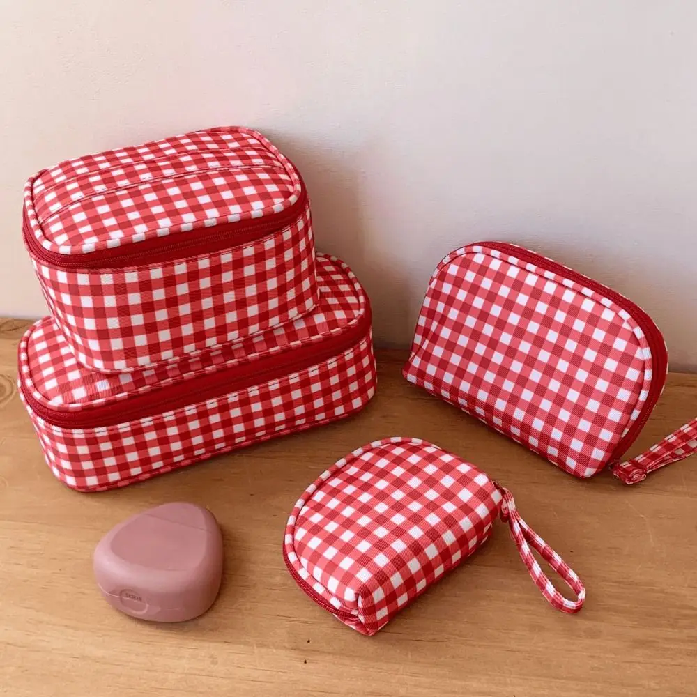 Bolsa de maquillaje roja con rejilla portátil para viaje multielemento - imagen 5