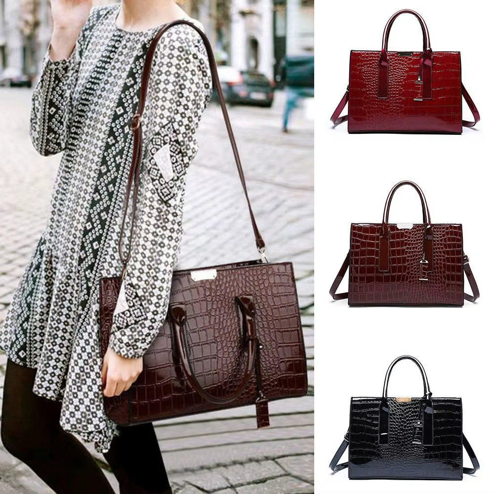 Bolso tote con estampado de cocodrilo y correa ajustable - imagen 4