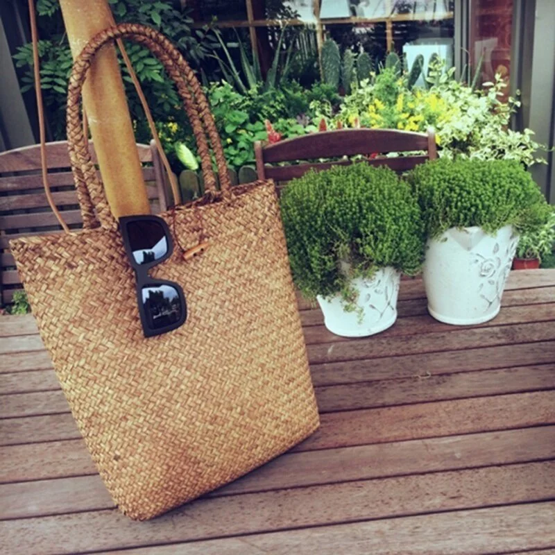 Imagen del interior y detalles de costura del bolso