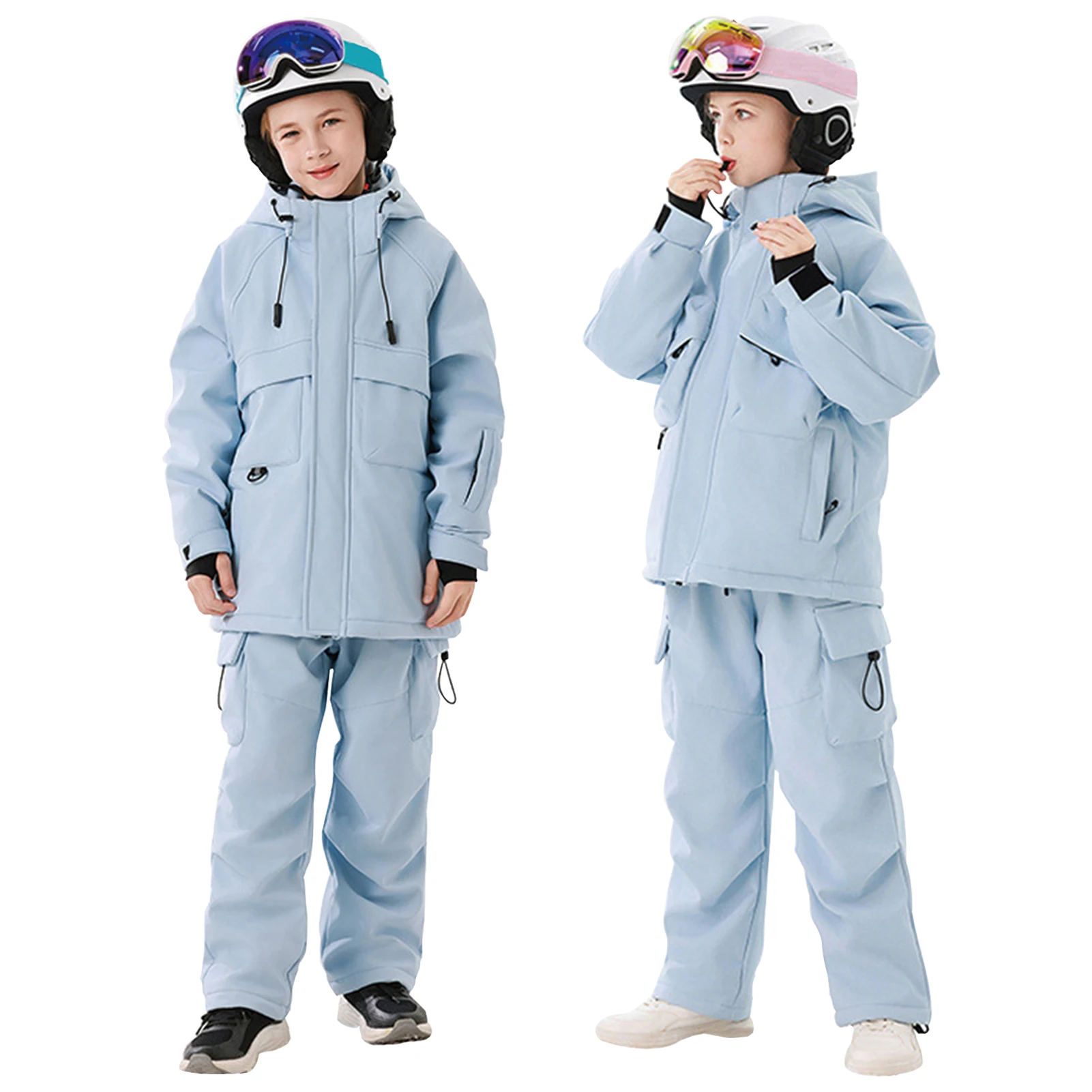 Conjunto infantil de esquí en uso para invierno