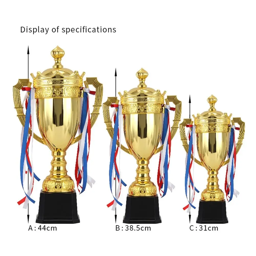 Trofeo futbol dorado de metal, corona en copa de plástico - imagen 4