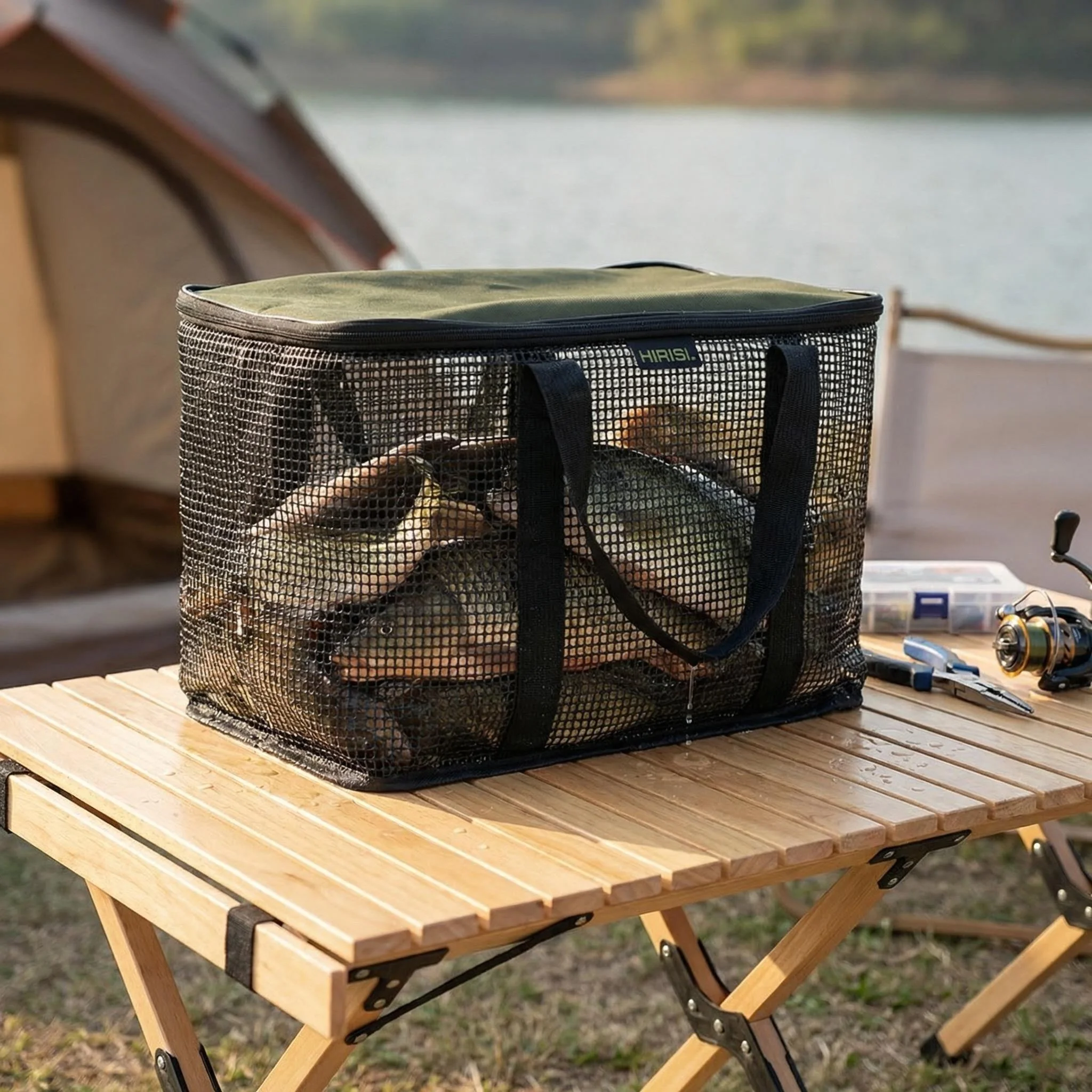 Bolsa de malla plegable Hirisi para pesca en uso