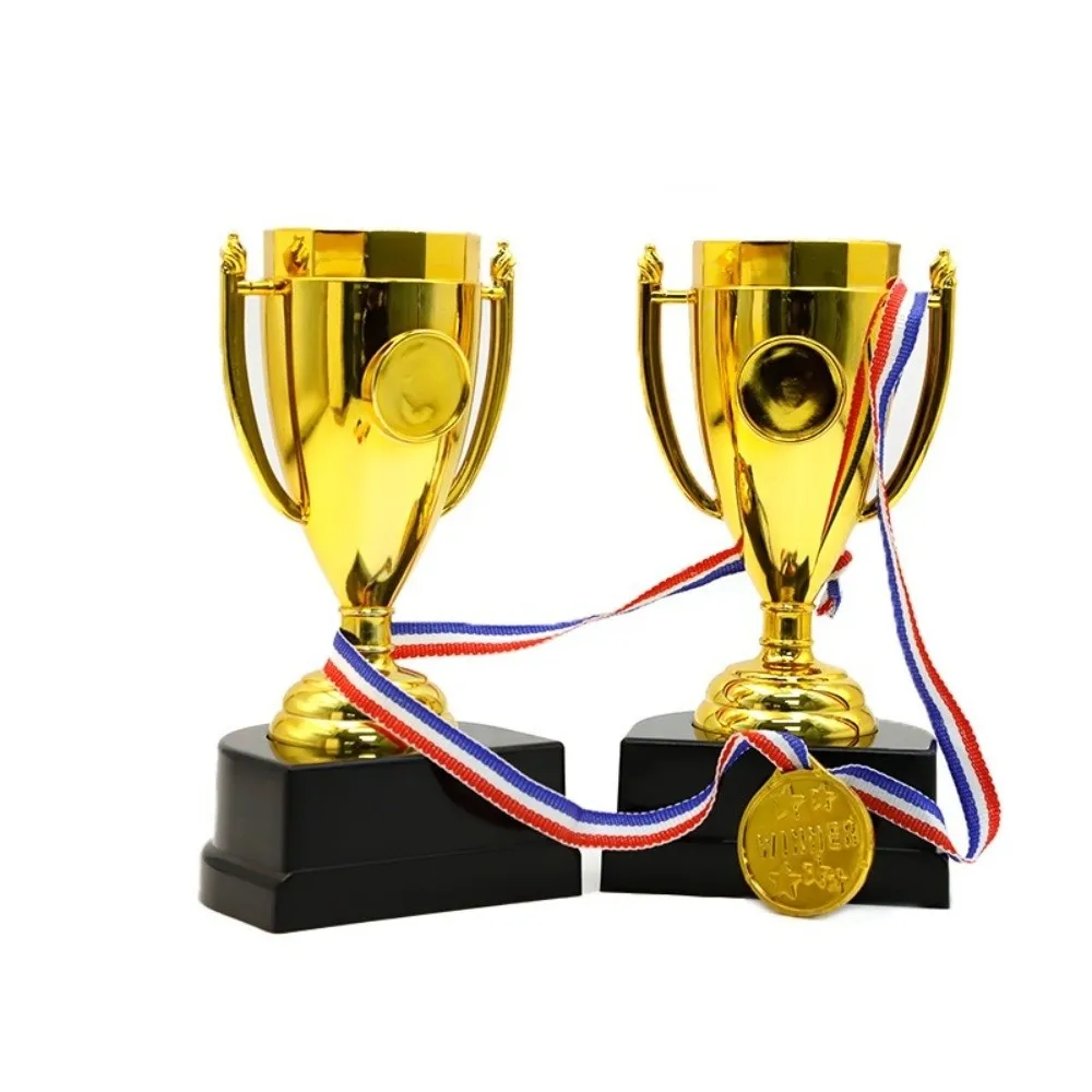Trofeo de fútbol dorado gran tamaño de plástico para premio - imagen 3