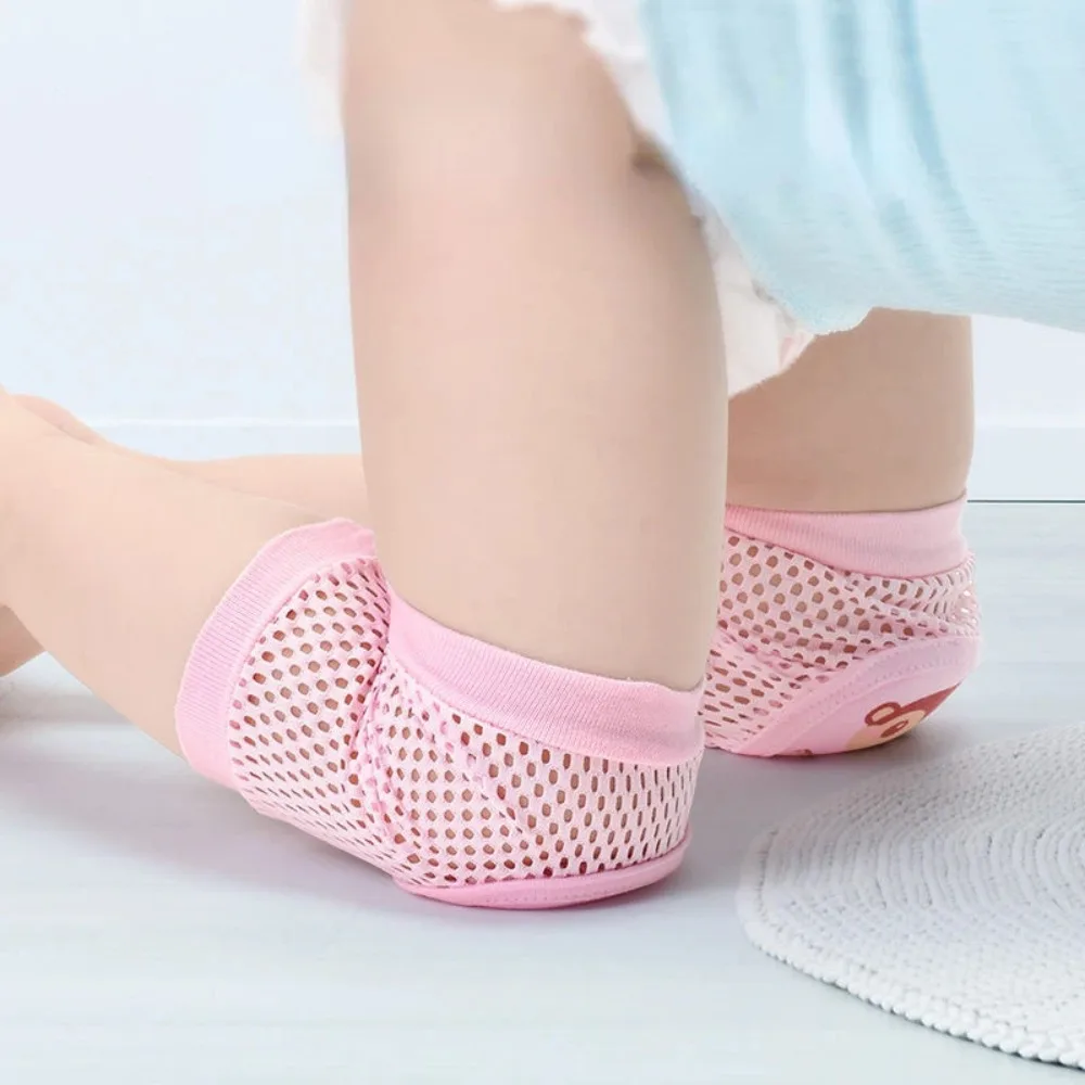 Protector de rodilla infantil en color como muestra la imagen